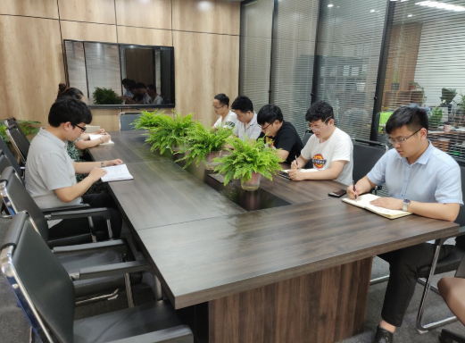 APP開(kāi)發(fā):選擇外包公司還是選擇自主研發(fā)？